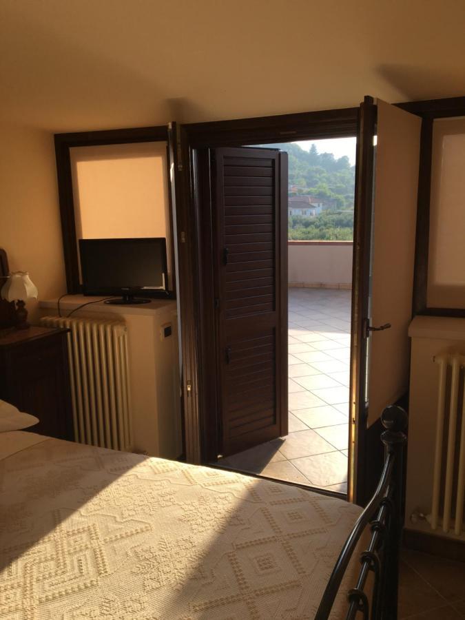 La Ginestra Hotel Castel San Lorenzo ภายนอก รูปภาพ