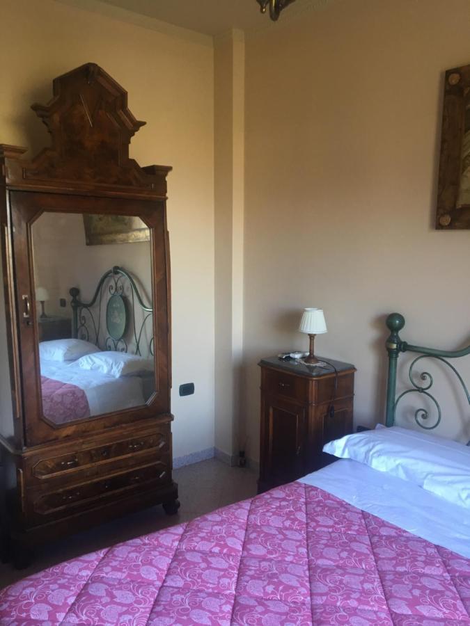 La Ginestra Hotel Castel San Lorenzo ภายนอก รูปภาพ