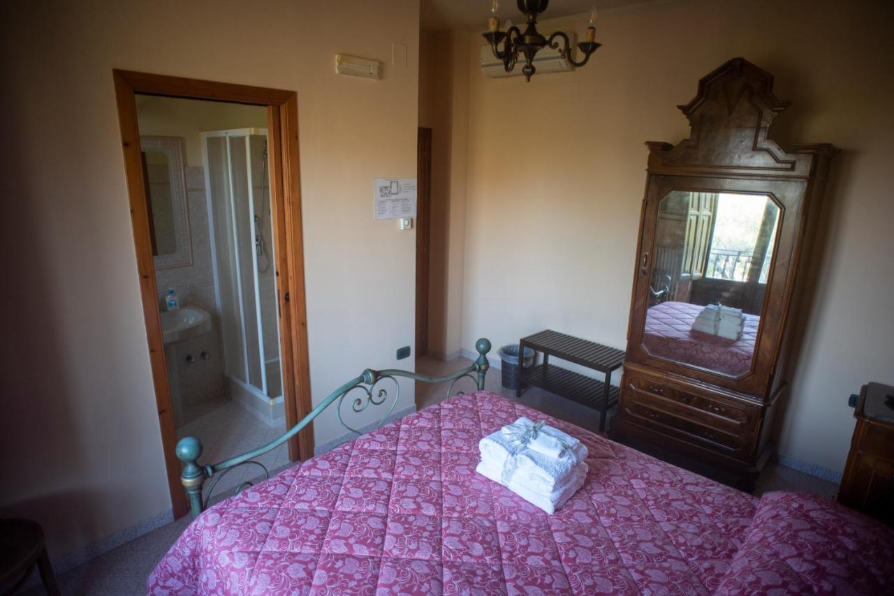 La Ginestra Hotel Castel San Lorenzo ภายนอก รูปภาพ