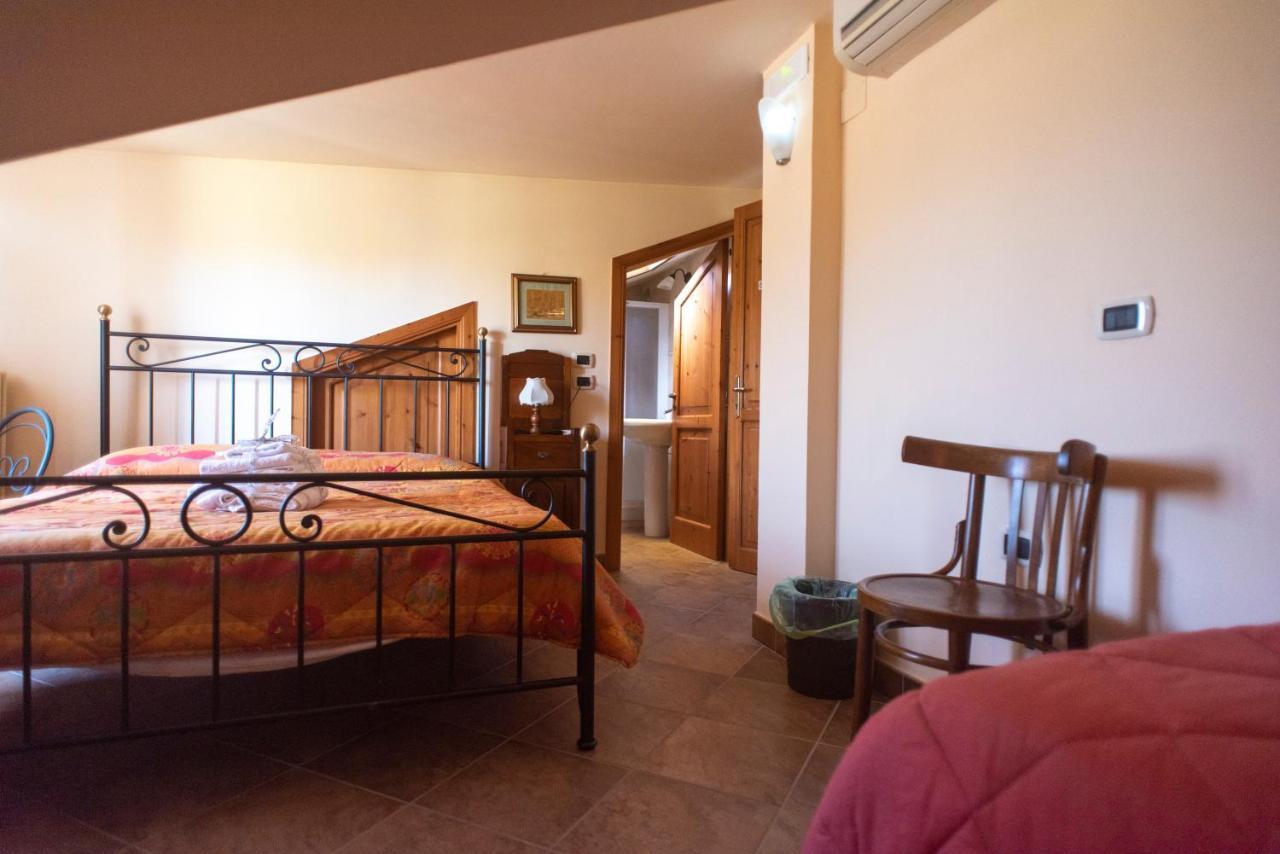 La Ginestra Hotel Castel San Lorenzo ภายนอก รูปภาพ