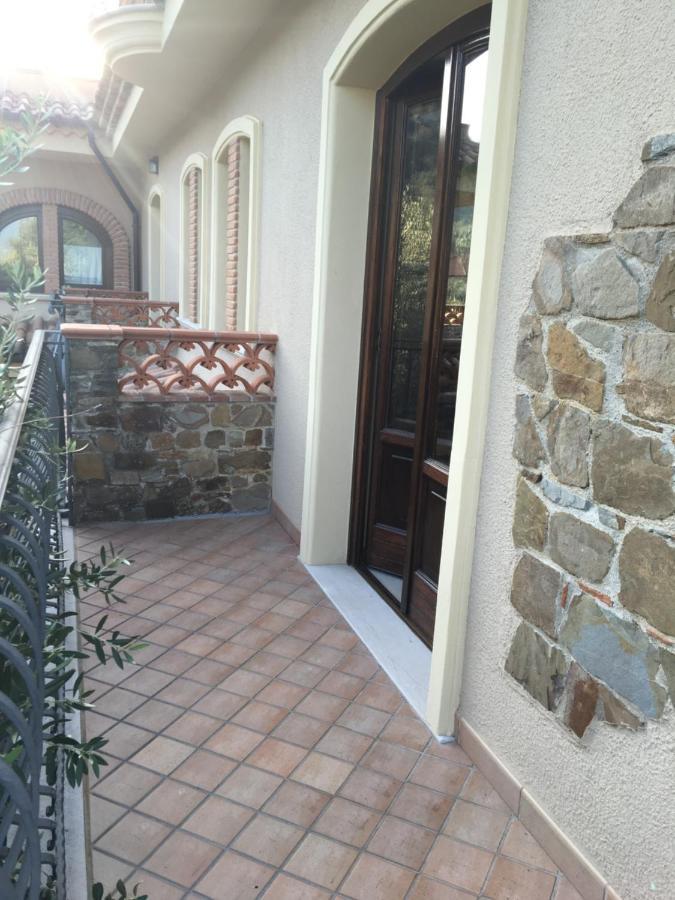 La Ginestra Hotel Castel San Lorenzo ภายนอก รูปภาพ