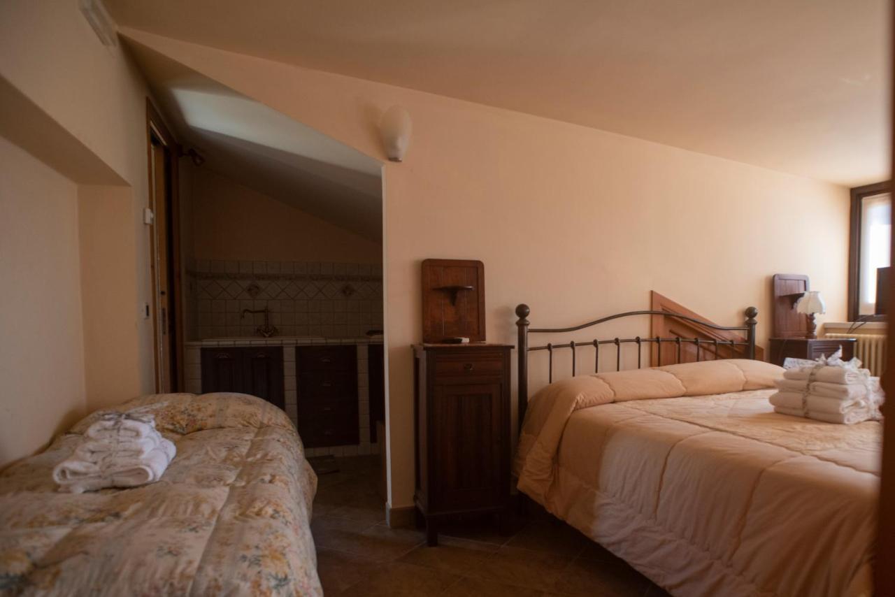 La Ginestra Hotel Castel San Lorenzo ภายนอก รูปภาพ