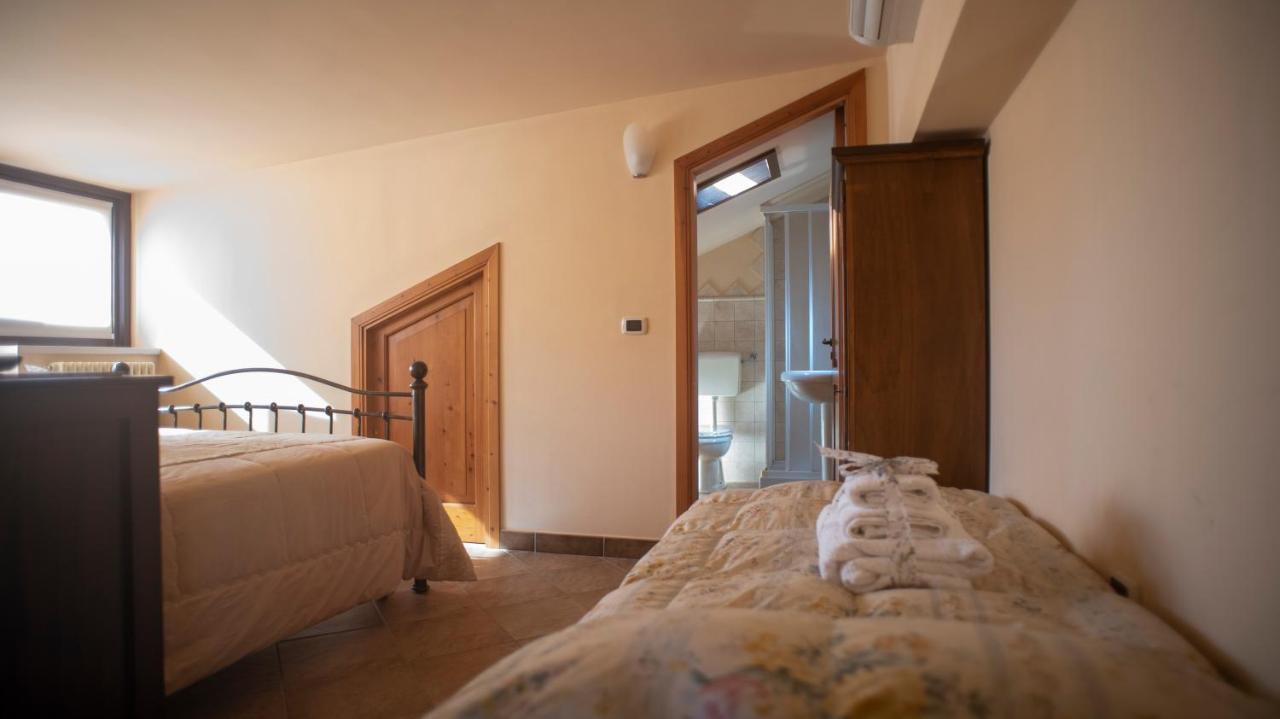 La Ginestra Hotel Castel San Lorenzo ภายนอก รูปภาพ