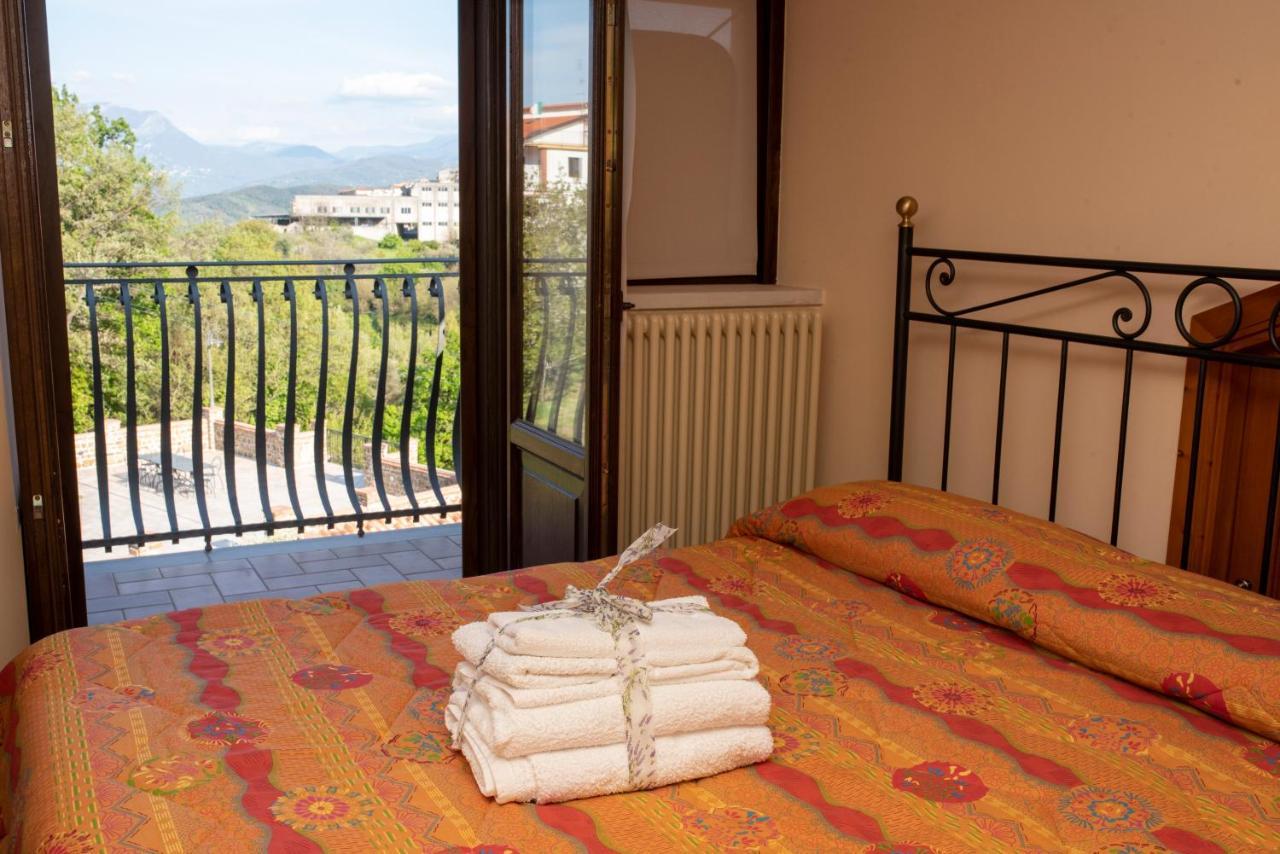 La Ginestra Hotel Castel San Lorenzo ภายนอก รูปภาพ