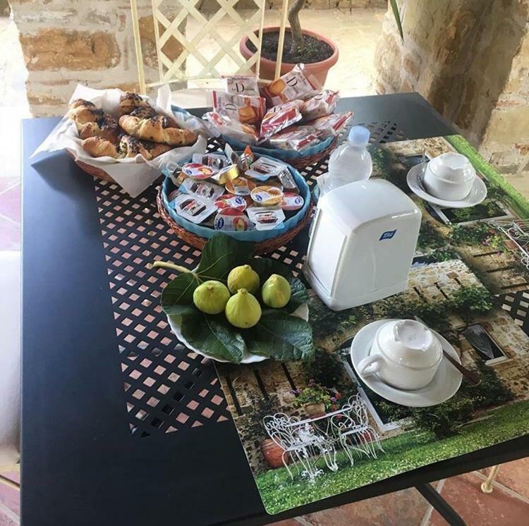 La Ginestra Hotel Castel San Lorenzo ภายนอก รูปภาพ